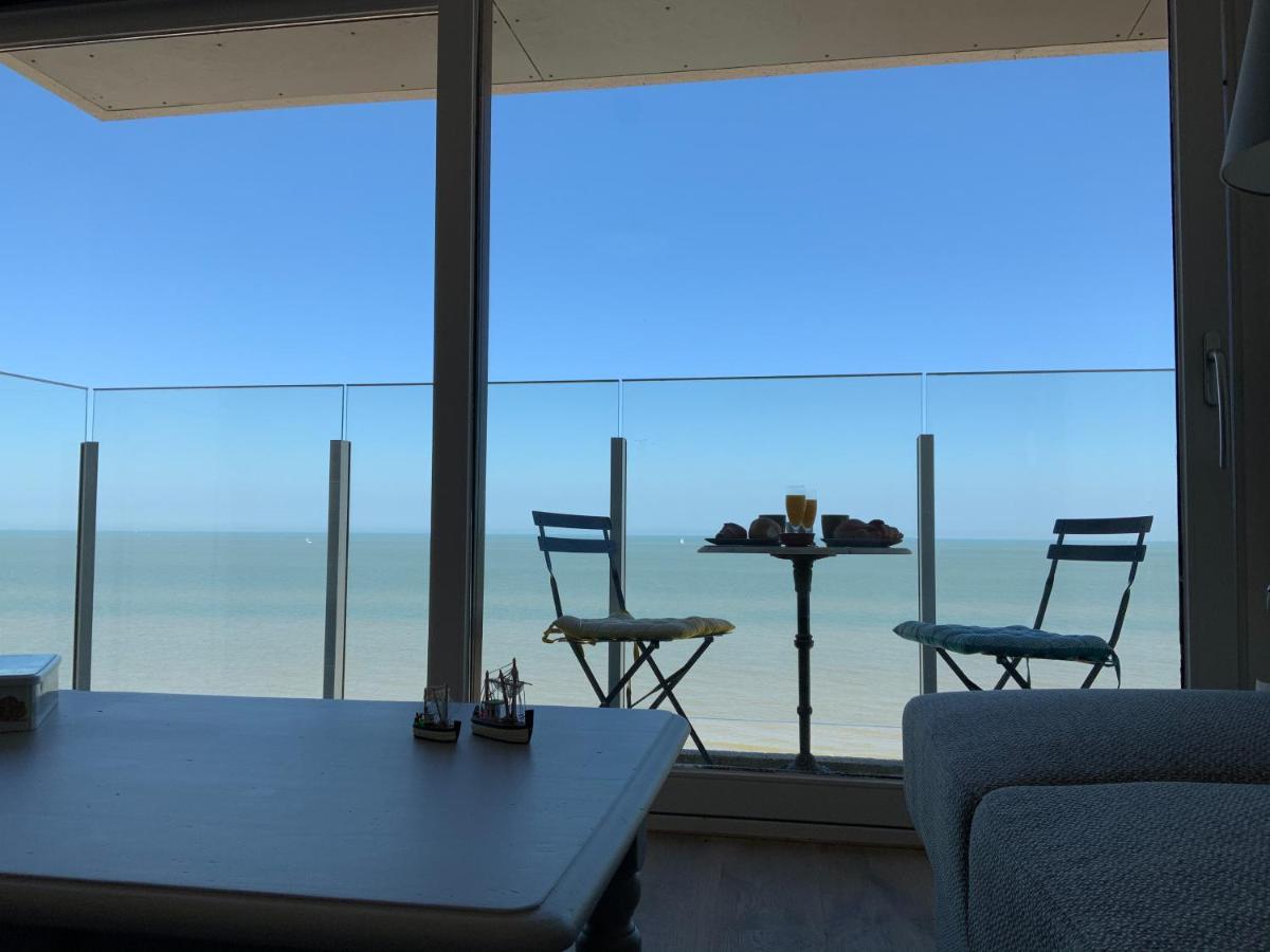 Genieten Van De Vlaamse Kust Met Prachtig Zeezicht De Haan Eksteriør bilde