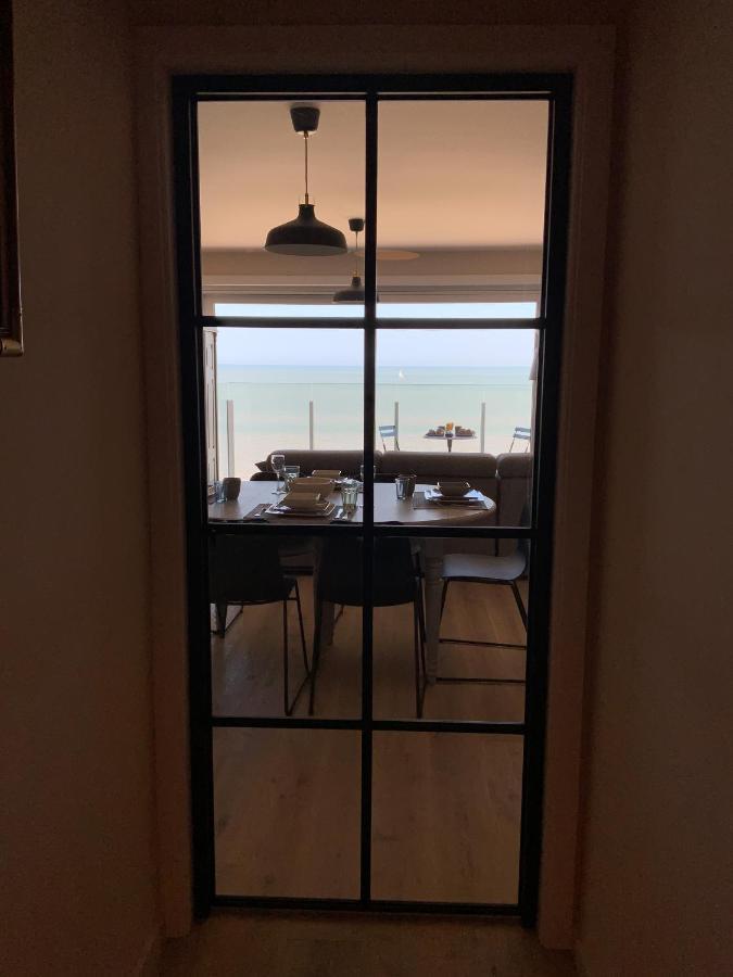 Genieten Van De Vlaamse Kust Met Prachtig Zeezicht De Haan Eksteriør bilde