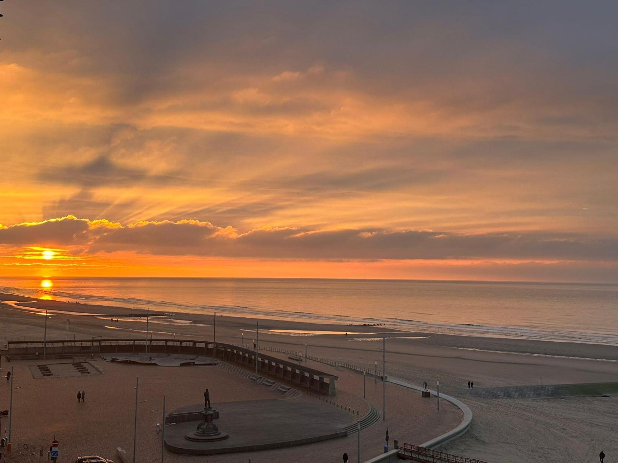 Genieten Van De Vlaamse Kust Met Prachtig Zeezicht De Haan Eksteriør bilde